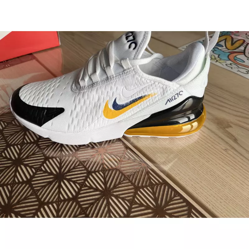 Baskets neuves Nike air Max 270