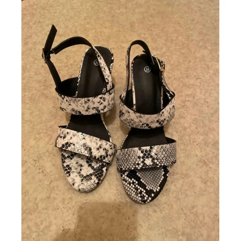 Sandales à talons effet reptile taille 38
