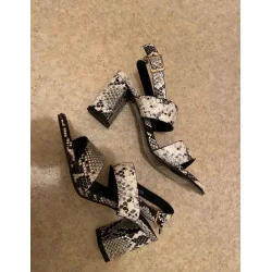 Sandales à talons effet reptile taille 38