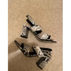 Sandales à talons effet reptile taille 38