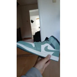 Jordan 1 mid 