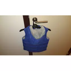 Veste fourrée sans manches avec capuche garçon taille 4-5 ans.