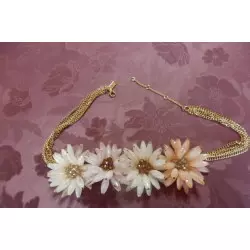 collier fantaisie fleurs et strass 